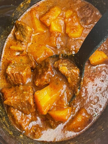 Easy Hungarian Goulash or Gulyas or Beef Goulash in Black Slow Cooker